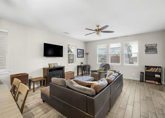Modern Getaway With Mountain Charm. Flagstaff