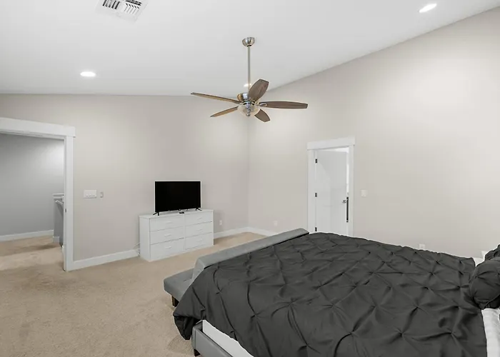 Modern Getaway With Mountain Charm. Holiday home Flagstaff